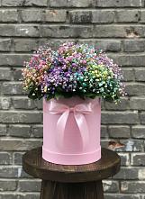 Цветочная композиция из Гипсофила и Розы в шляпной коробке в Орлове Кировская область