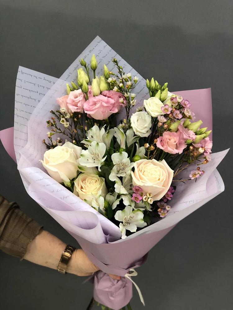 Букет цветов из: Альстромерии, Розы и Лизиантусы в Орлове Кировская область