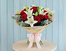 Букет цветов из:  Лилии и Розы в Орлове Кировская область