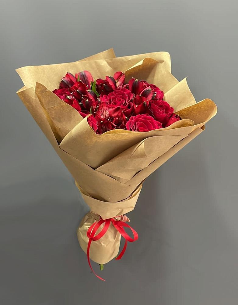 Букет цветов из: Альстромерии и Розы в Орлове Кировская область