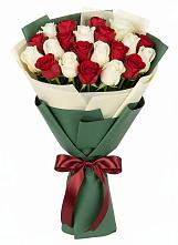Букет Микс из красных и белых роз в Орлове Кировская область