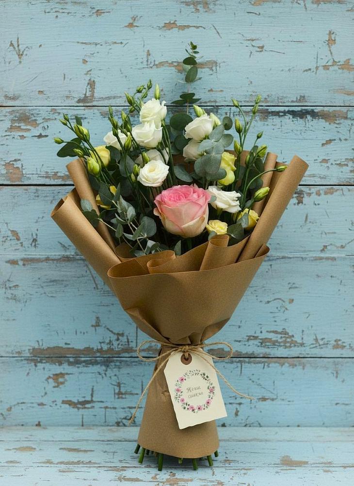 Букет цветов из: Розы и Лизиантусы в Орлове Кировская область