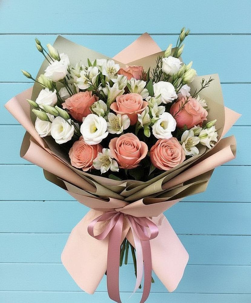 Букет цветов из: Розы, Альстромерии и Лизиантусы в Орлове Кировская область