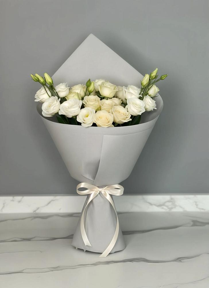 Букет цветов из: Розы и Лизиантусы в Орлове Кировская область