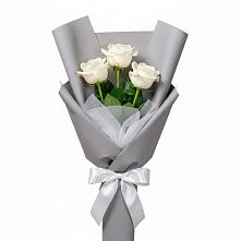 Букет 3 белые розы в Орлове Кировская область