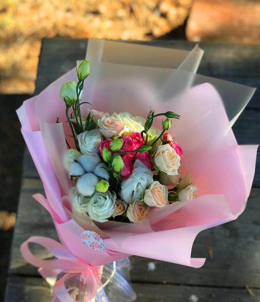 Букет цветов из: Розы и Лизиантусы в Орлове Кировская область