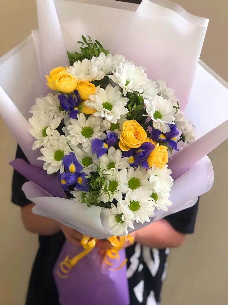 Букет цветов из: Ирисы, Хризантемы и Розы в Орлове Кировская область