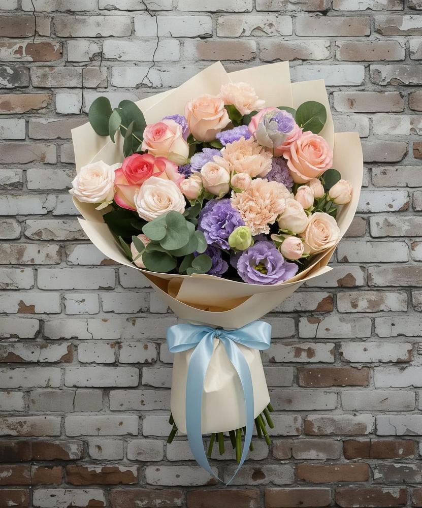 Букет цветов из: Розы, Лизиантусы и Гвоздики в Орлове Кировская область