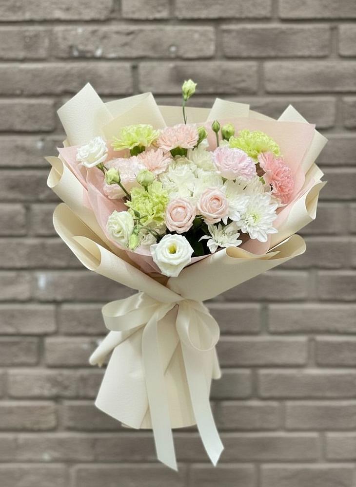 Букет цветов из: Гвоздики, Розы, Лизиантусы и Хризантемы в Орлове Кировская область