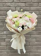 Букет цветов из:  Гвоздики, Розы, Лизиантусы и Хризантемы в Орлове Кировская область