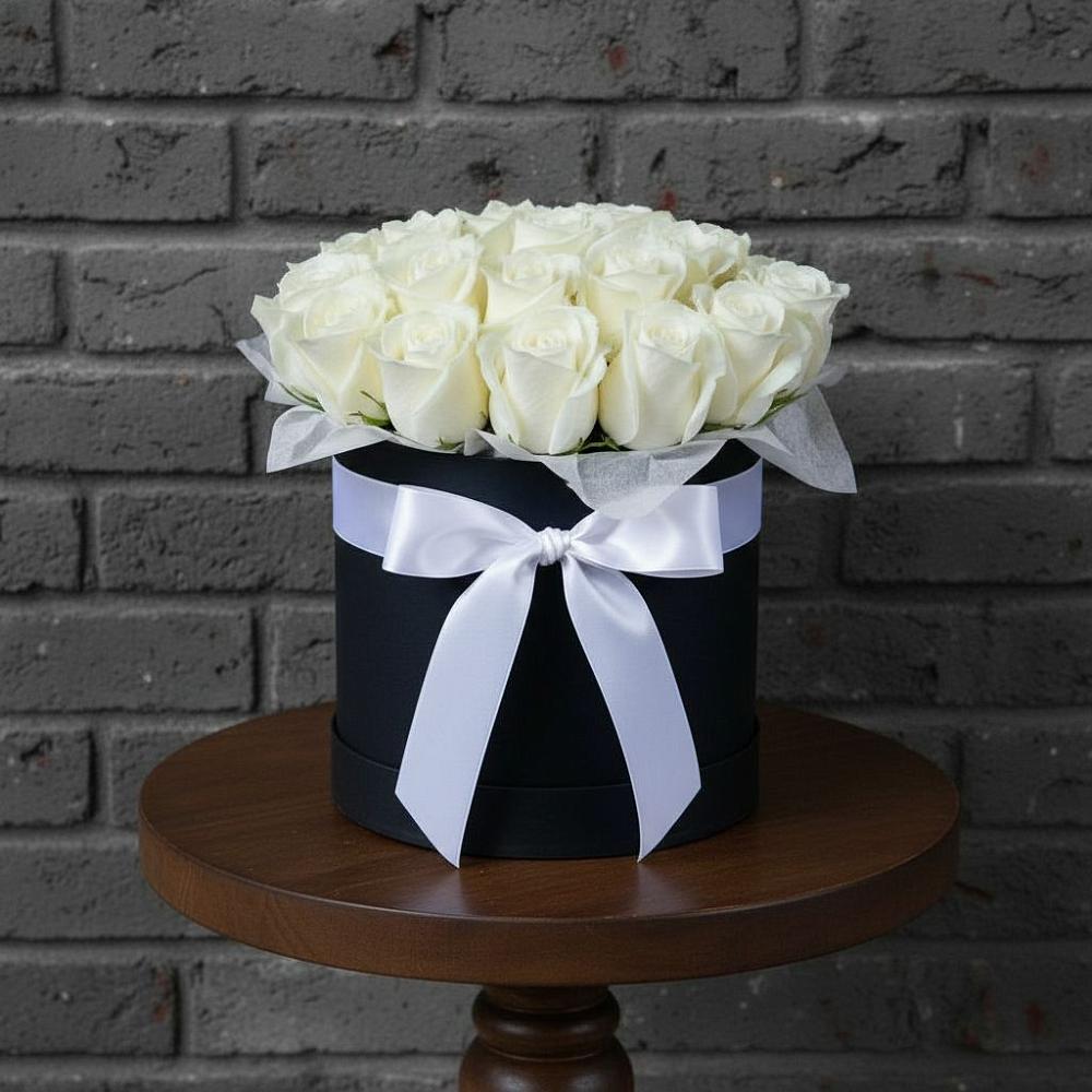 Цветочная композиция из Розы в шляпной коробке в Орлове Кировская область