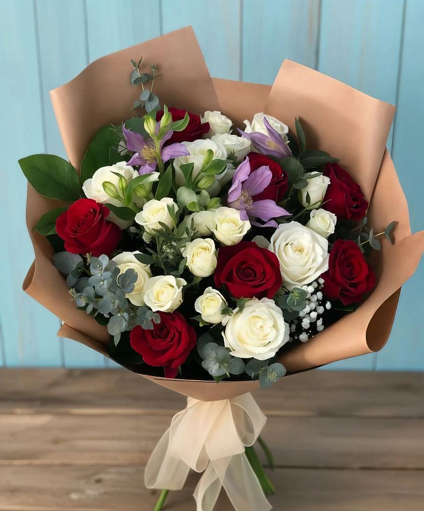 Букет цветов из: Розы и Альстромерии в Орлове Кировская область