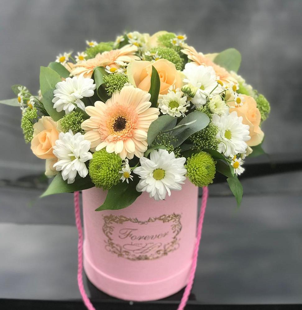 Цветочная композиция из Розы, Герберы и Хризантемы в шляпной коробке в Орлове Кировская область