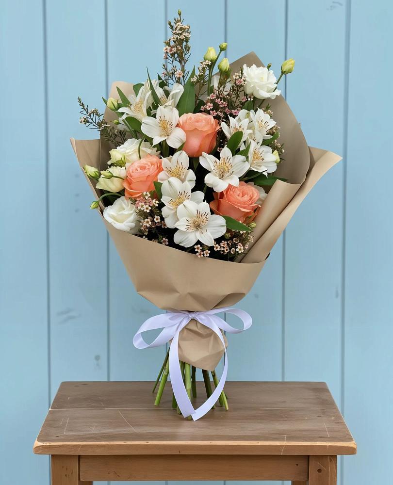 Букет цветов из: Альстромерии, Лизиантусы, Розы и Хризантемы в Орлове Кировская область