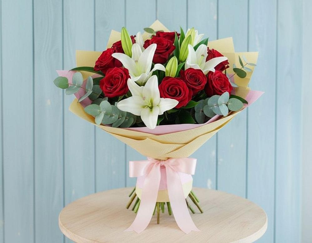 Букет цветов из: Лилии и Розы в Орлове Кировская область